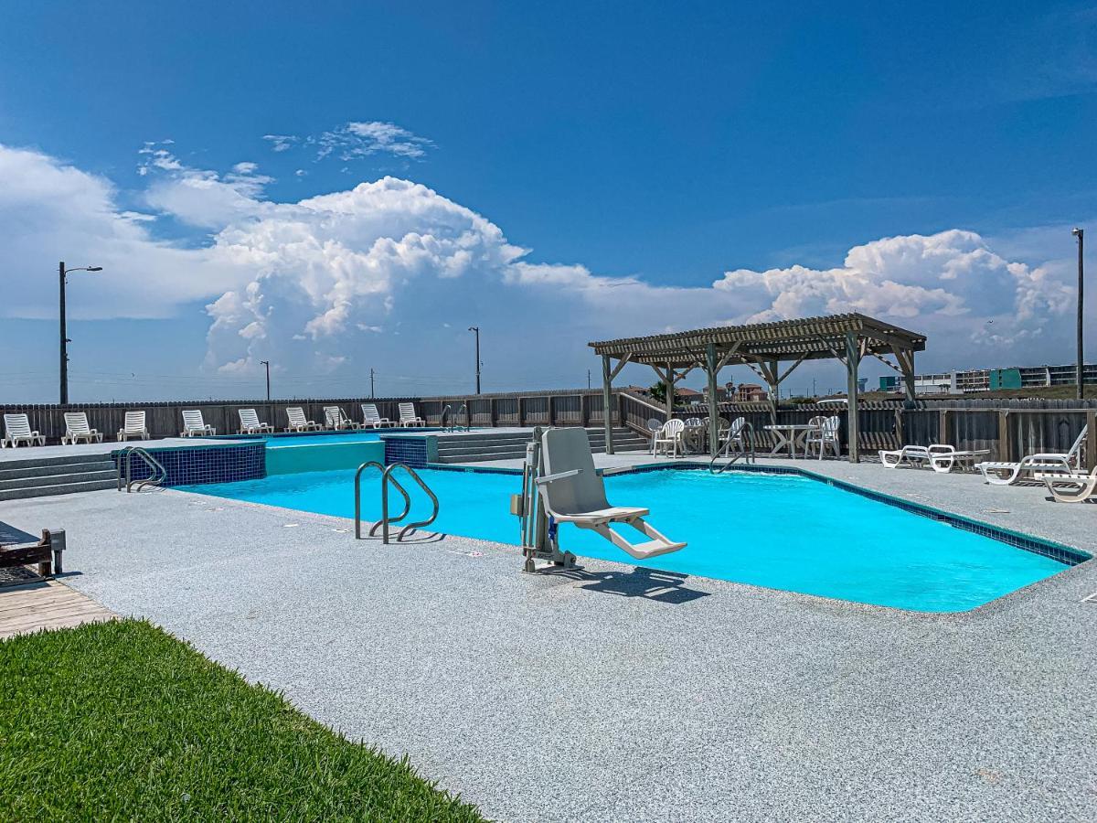 Mt1004 Beautiful Newly Remodeled Condo With Gulf Views, Beach Boardwalk And Communal Pool Hot Tub Mustang Beach Exterior photo